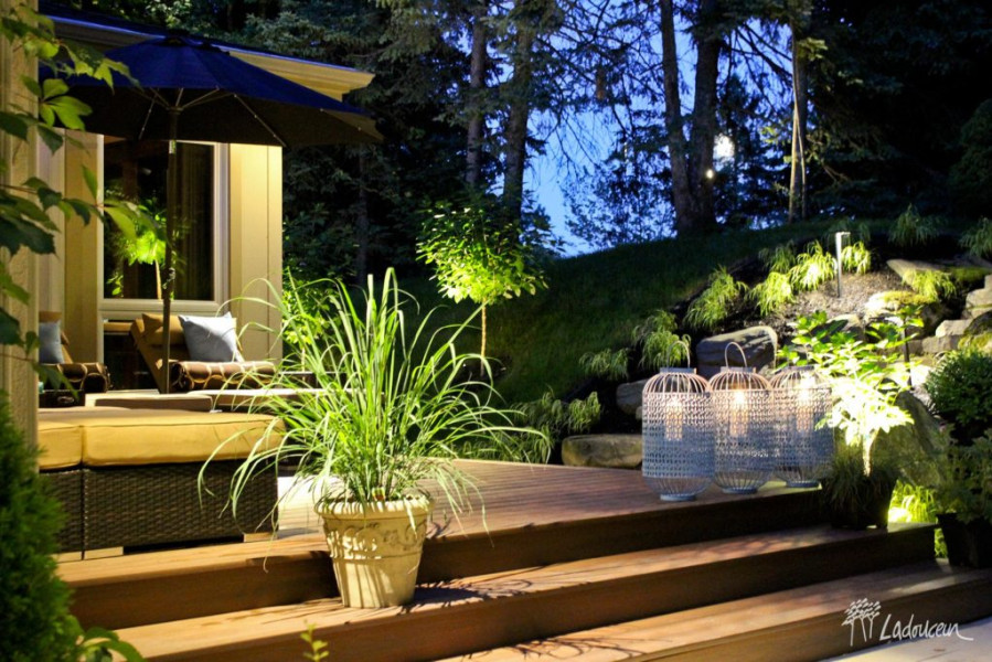 Eclairage paysager terrasse bois vegetaux mobilier lounge innovations paysagees ladouceur