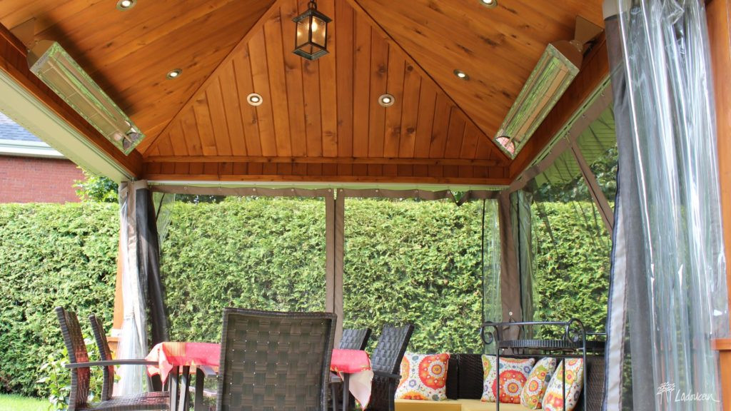 Chauffe terrasse infrarouge sous pavillon en cèdre par Ladouceur paysagiste menuiserie extérieure