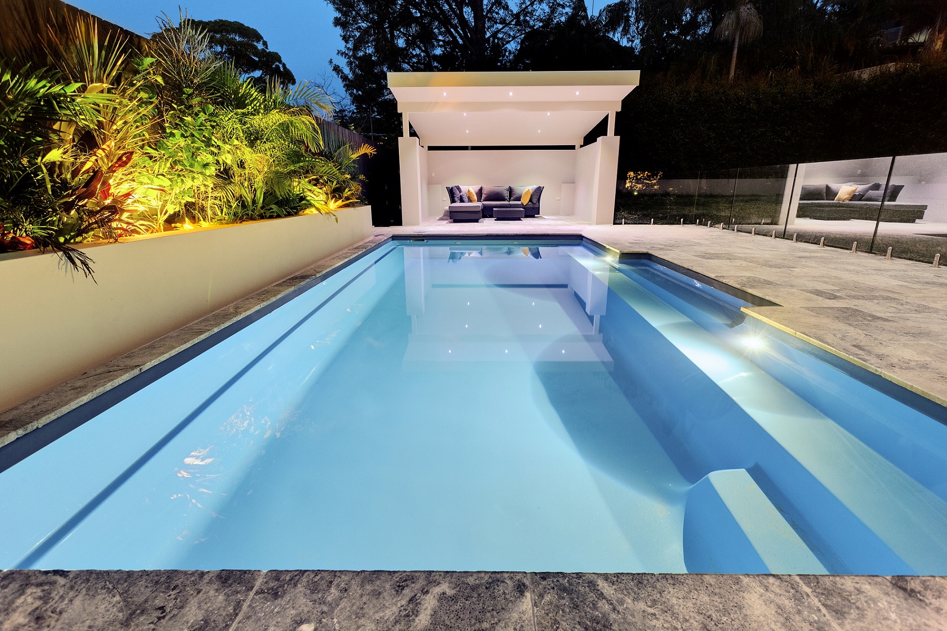 Symphony piscine creusée Narellan en fibre de verre - Cobalt bleu - Ladouceur